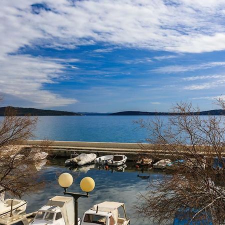 Holiday Home Obrov Kastela Exterior photo